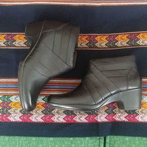 Clarks MaliaHue Boots 7 - Picture 2 of 7